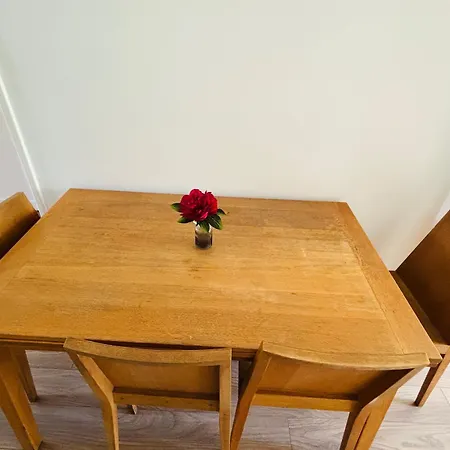 Διαμέρισμα Place Cambronne 63 *